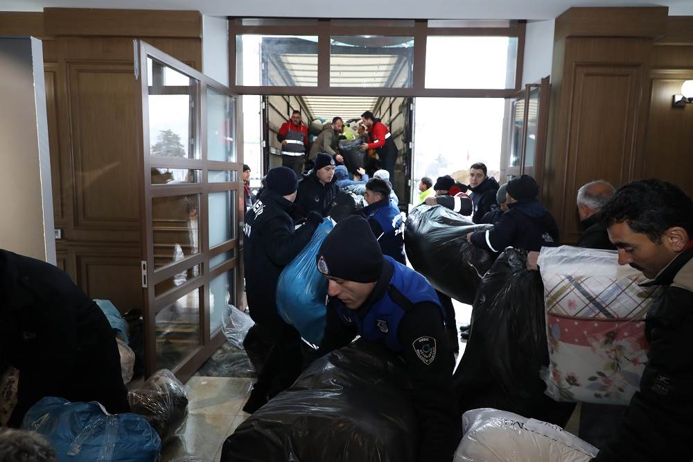 ORDU’DAN DEPREM BÖLGESİNE GÖNÜL KÖPRÜSÜ